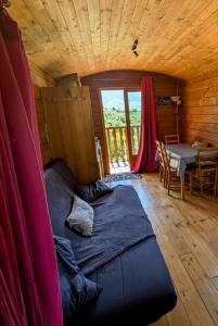 Chalets Roulotte du Mas Rondole : photos des chambres