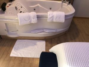 Deluxe Apartment In City Center