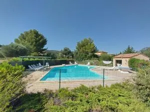 Maisonnette pour 6 personnes avec piscine - Vailhan