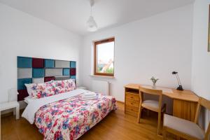 Strzelców 2-Bedroom Apartment by BookingHost