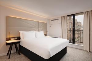 Queen Room - Mobility Access room in Hilton Birmingham Metropole Hotel
