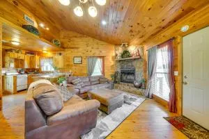 Scenic Oklahoma Studio Cabin on 80 Acres with Views! - Mena