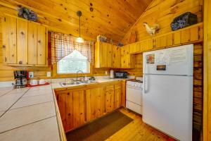 Picturesque Oklahoma Cabin on 80 Acres with Views!