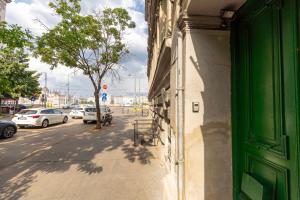 Lovely designer home with stunning Parliament view