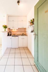 Appartements Hubsch eingerichtetes Apartment Miramar mit grosem Balkon, Pool, fusslaufig zum Strand : photos des chambres