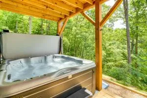 Modern Hikers Haven with DuPont State Forest Views! - Cedar Mountain