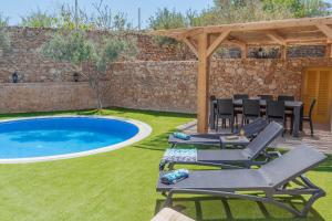 Villa Oliva Sleeps 8 with Gym