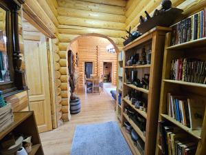 Cabana Alesia, relaxare la poalele Raraului