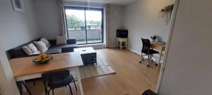 Spacious 1BD in City Centre 9mins To Jervis