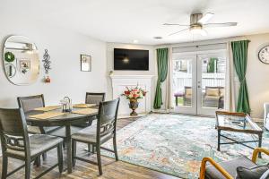 6 Mi to Dtwn Dog-Friendly Clarksville Home!