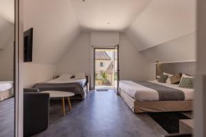 Hotels Logis Hotel Archambeau : Chambre Familiale