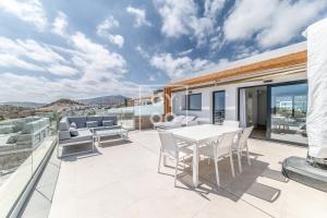 FineFleur Finestrat - see and mountain views - by OYOOSTAYS