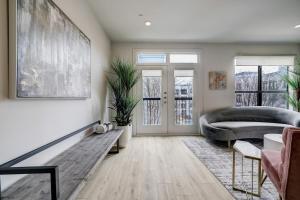 UBP - Resort meets Apt in vibey Montrose Houston