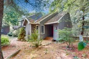 The Best of Blakeslee - قرية بير كريك