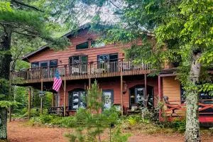 Two Sisters Lakeside - Lake Tomahawk