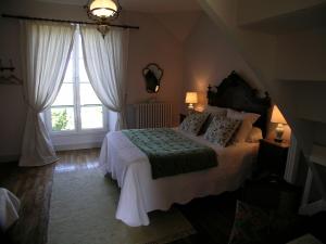 B&B / Chambres d'hotes Chateau du Bourbet : Chambre Double