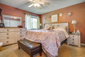 4 Mi to Dtwn White Bear Lake Home with Large Yard