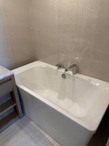 Spacious apartment 600m from the beach