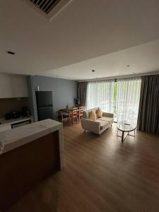 Spacious apartment 600m from the beach