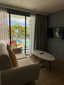 Spacious apartment 600m from the beach