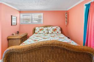 St. Pete Haven Private 3 Bedroom 1.5 Bath Home