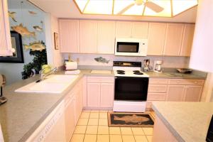 Gulf Front Beauty 2BD 2BA w Bonus Room Sand Castle
