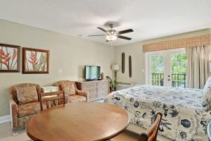 Beso Del Sol Beauty Studio Oasis in Dunedin 409