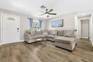 Private Seminole Pool Home Just minutes to the beach - Cross Bayou