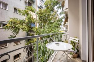 2 Bath Modern Suite Pagrati Next to Stadium