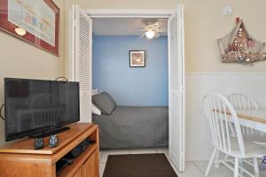 Sea Rocket 6 Beachfront Beauty in North