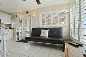 Sea Rocket 6 Beachfront Beauty in North