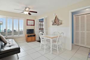 Sea Rocket 6 Beachfront Beauty in North