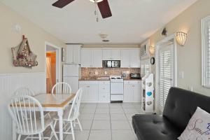 Sea Rocket 6 Beachfront Beauty in North