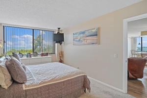 St. Pete Isla Del Sol Bahia J 408 2BD 2BA