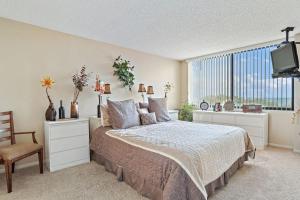 St. Pete Isla Del Sol Bahia J 408 2BD 2BA