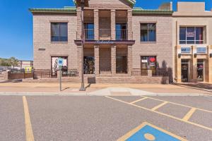 New 2 Bed 2 Bath On The Avenue