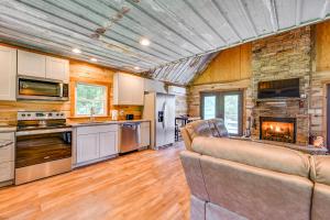 Kentucky Cabin Retreat with Covered Porch and Views