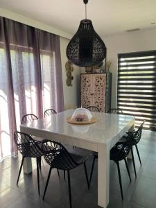 Maisons de vacances Maison villa avec piscine : photos des chambres