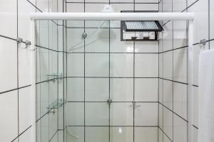 Com garagem a 2 quadras do mar MM9040