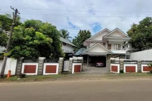 Beautiful house at cherpunkal - Karimkunnum