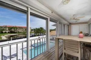 Monty's Place - Estero Island