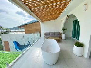 KUMA Beachfront Villa Chaloklum