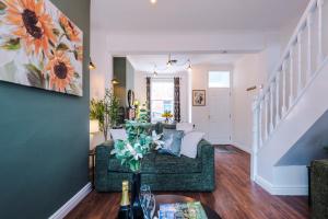 NEW! Stunning 2-Bed City-Centre Home in Chester by 53 Degrees Property - Ideal for Couples & Groups - Sleeps 6!