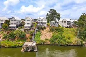 Waterfront Bliss Wheeler Lake Retreat with Dock! - Killen