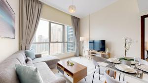 Vacationer Holiday Homes I Stylish 1 Bedroom with Marina Views I Steps to Tram Station