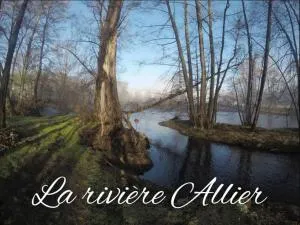 Le 19 - Suite LaFayette 70m2 - Centre Historique - Clim - Saint-Julien-des-Chazes