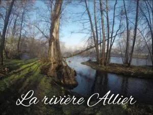 Le 19 - Suite 19 - 50m2 - Centre Historique - Clim - Saint-Julien-des-Chazes