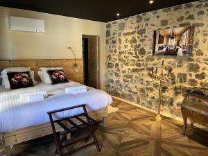 Hotels Le 19 Chambre Chapelle 43m2 - Centre Historique - Clim : photos des chambres