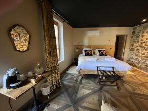 Hotels Le 19 Chambre Chapelle 43m2 - Centre Historique - Clim : photos des chambres