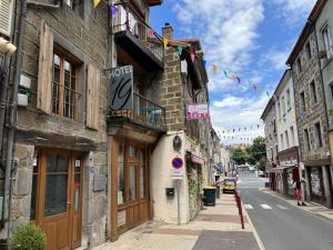 Hotels Le 19 - Suite 19 - 50m2 - Centre Historique - Clim : photos des chambres